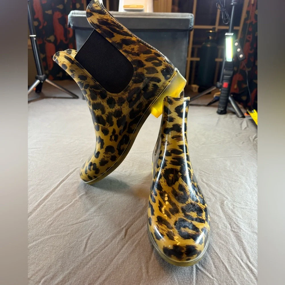 J Crew Leopard Chelsea Rain Boot Size 7 Excellent Condition - Picture 3 of 5